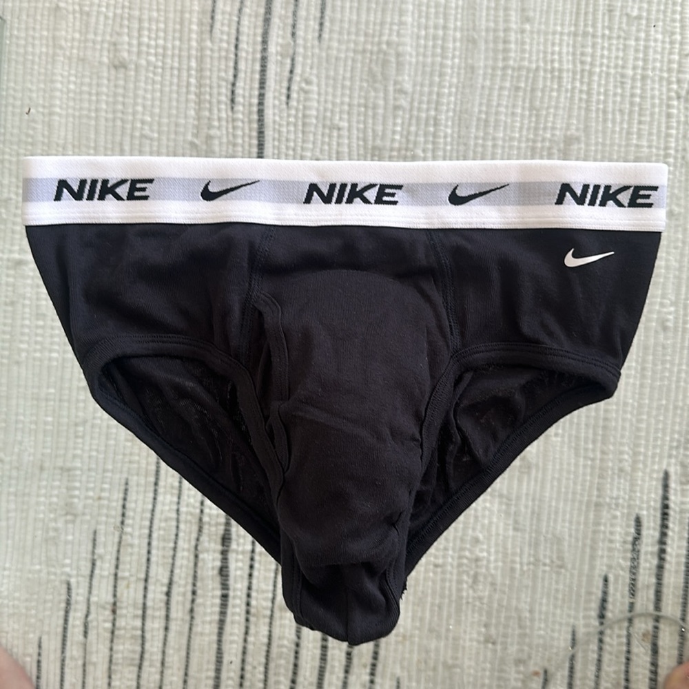Nike - Picture 1 of 5
